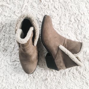 Brown fur heel boots